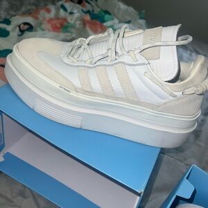 Ivy park platform shoes. Worn like 2/3 times.